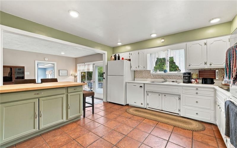 824 Spring Street, Latrobe, 15650, 4 Bedroom Bedrooms, 9 Room Rooms,3.1 BathroomBathrooms,Residential,For Sale,Spring Street,1779159