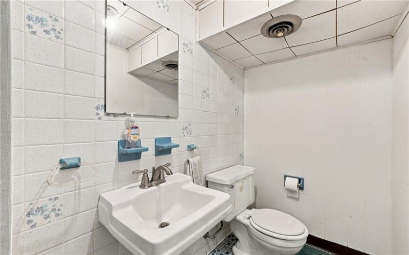 824 Spring Street, Latrobe, 15650, 4 Bedroom Bedrooms, 9 Room Rooms,3.1 BathroomBathrooms,Residential,For Sale,Spring Street,1779159