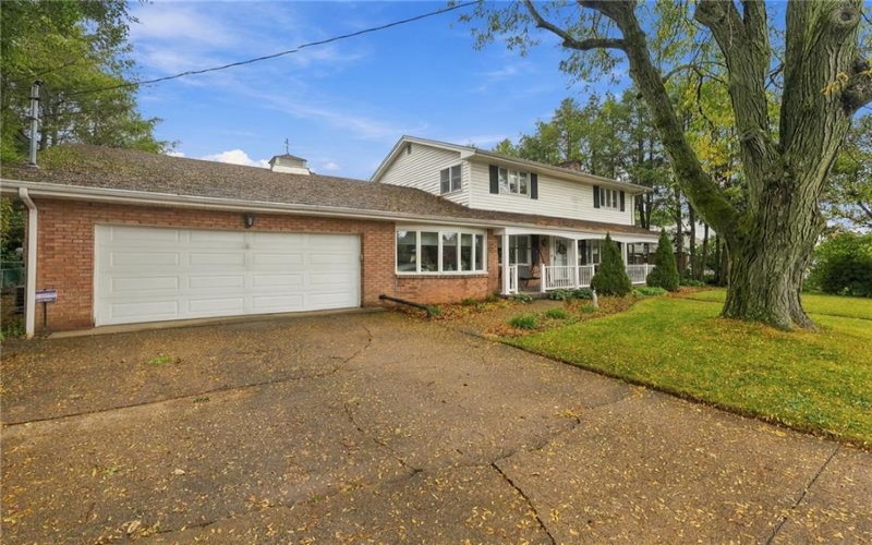 824 Spring Street, Latrobe, 15650, 4 Bedroom Bedrooms, 9 Room Rooms,3.1 BathroomBathrooms,Residential,For Sale,Spring Street,1779159