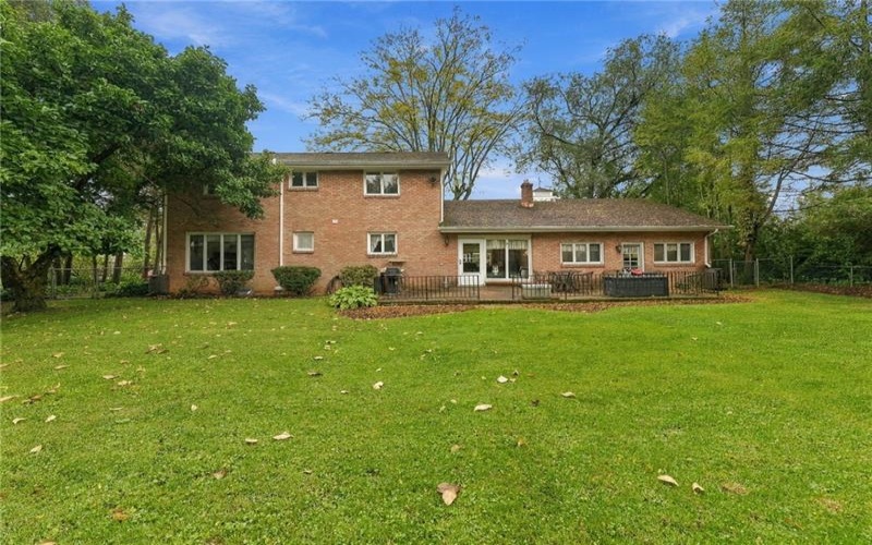 824 Spring Street, Latrobe, 15650, 4 Bedroom Bedrooms, 9 Room Rooms,3.1 BathroomBathrooms,Residential,For Sale,Spring Street,1779159