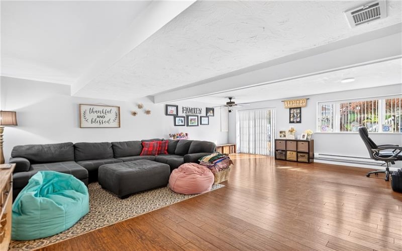 28 Pennsylvania Blvd, Monessen, 15062, 3 Bedroom Bedrooms, 9 Room Rooms,2 BathroomBathrooms,Residential,For Sale,Pennsylvania Blvd,1779192