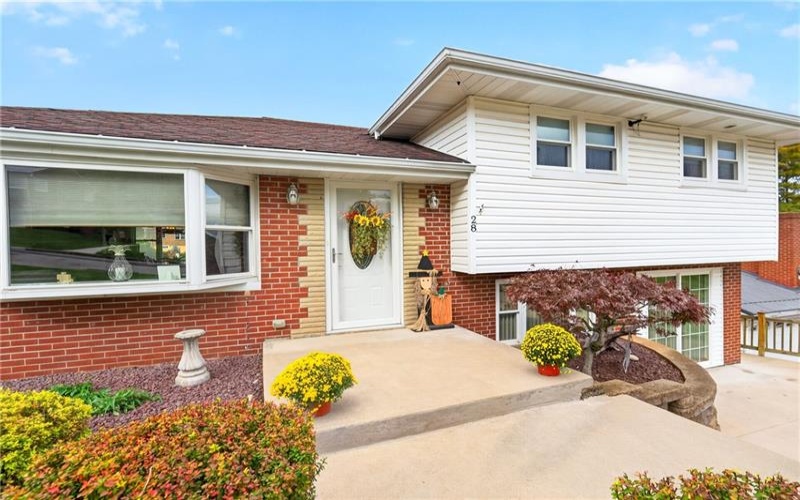 28 Pennsylvania Blvd, Monessen, 15062, 3 Bedroom Bedrooms, 9 Room Rooms,2 BathroomBathrooms,Residential,For Sale,Pennsylvania Blvd,1779192