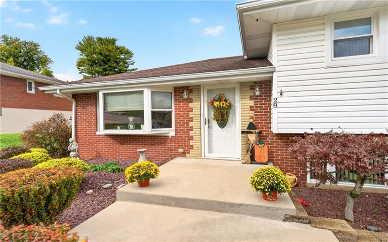 28 Pennsylvania Blvd, Monessen, 15062, 3 Bedroom Bedrooms, 9 Room Rooms,2 BathroomBathrooms,Residential,For Sale,Pennsylvania Blvd,1779192