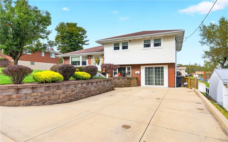 28 Pennsylvania Blvd, Monessen, 15062, 3 Bedroom Bedrooms, 9 Room Rooms,2 BathroomBathrooms,Residential,For Sale,Pennsylvania Blvd,1779192