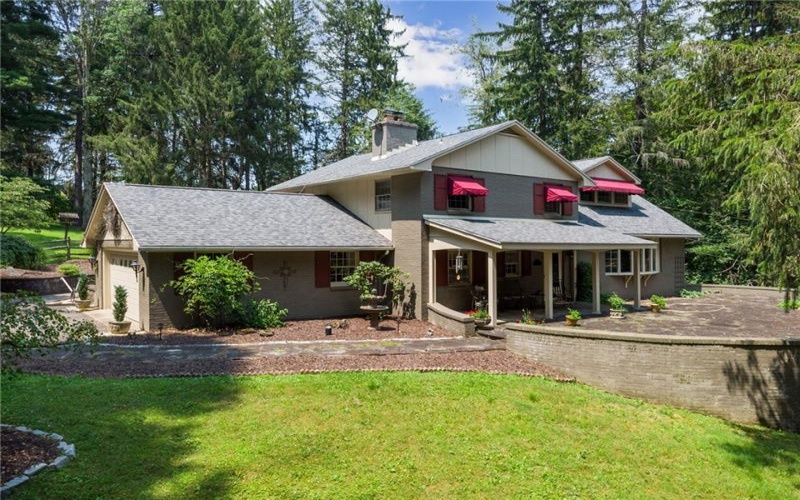 114 Sunrise Lane, Ligonier, 15658, 3 Bedroom Bedrooms, 10 Room Rooms,3.1 BathroomBathrooms,Residential,For Sale,Sunrise Lane,1779197