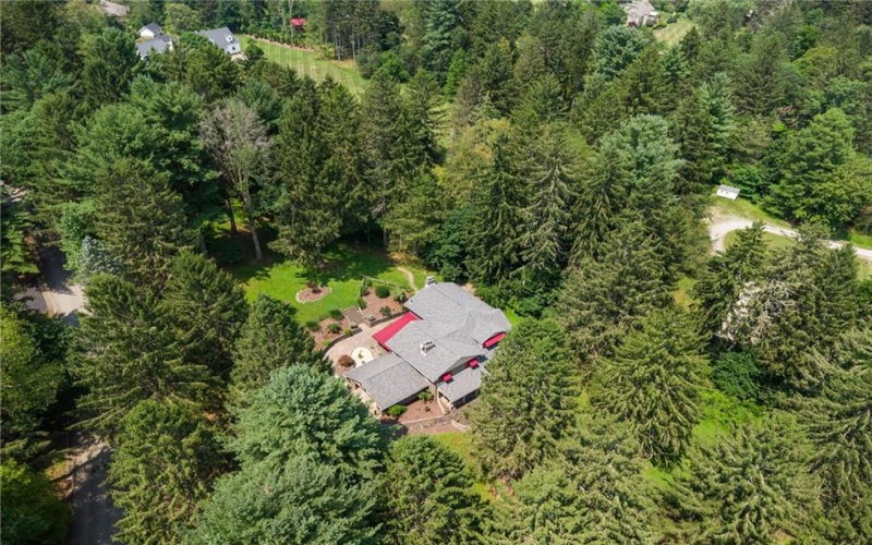 114 Sunrise Lane, Ligonier, 15658, 3 Bedroom Bedrooms, 10 Room Rooms,3.1 BathroomBathrooms,Residential,For Sale,Sunrise Lane,1779197