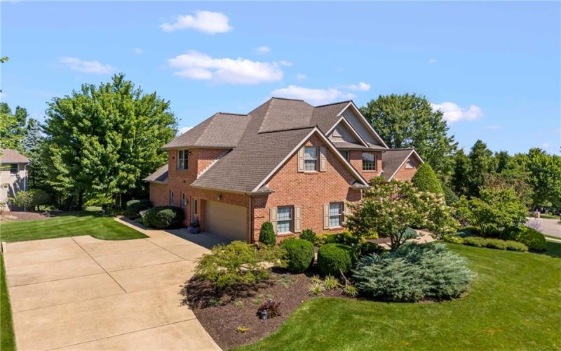1004 Skyline Dr, Canonsburg, 15317, 4 Bedroom Bedrooms, 12 Room Rooms,3.1 BathroomBathrooms,Residential,For Sale,Skyline Dr,1779332