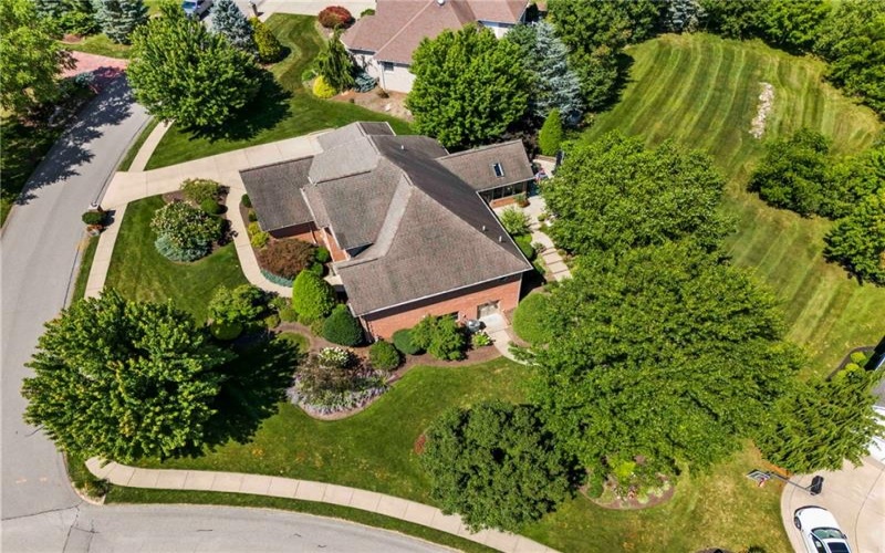 1004 Skyline Dr, Canonsburg, 15317, 4 Bedroom Bedrooms, 12 Room Rooms,3.1 BathroomBathrooms,Residential,For Sale,Skyline Dr,1779332