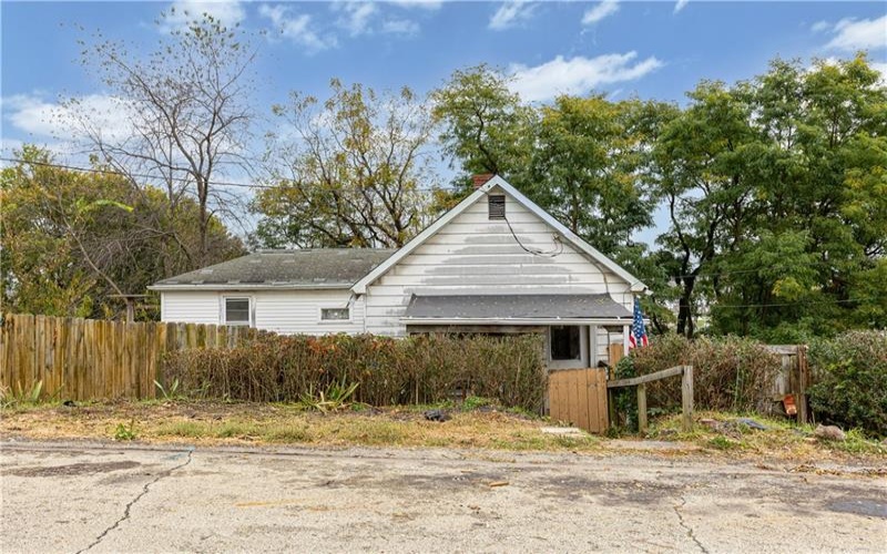 99 Charles St, Washington, 15301, 3 Bedroom Bedrooms, 6 Room Rooms,2 BathroomBathrooms,Residential,For Sale,Charles St,1778932