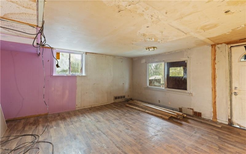 99 Charles St, Washington, 15301, 3 Bedroom Bedrooms, 6 Room Rooms,2 BathroomBathrooms,Residential,For Sale,Charles St,1778932
