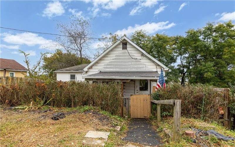 99 Charles St, Washington, 15301, 3 Bedroom Bedrooms, 6 Room Rooms,2 BathroomBathrooms,Residential,For Sale,Charles St,1778932