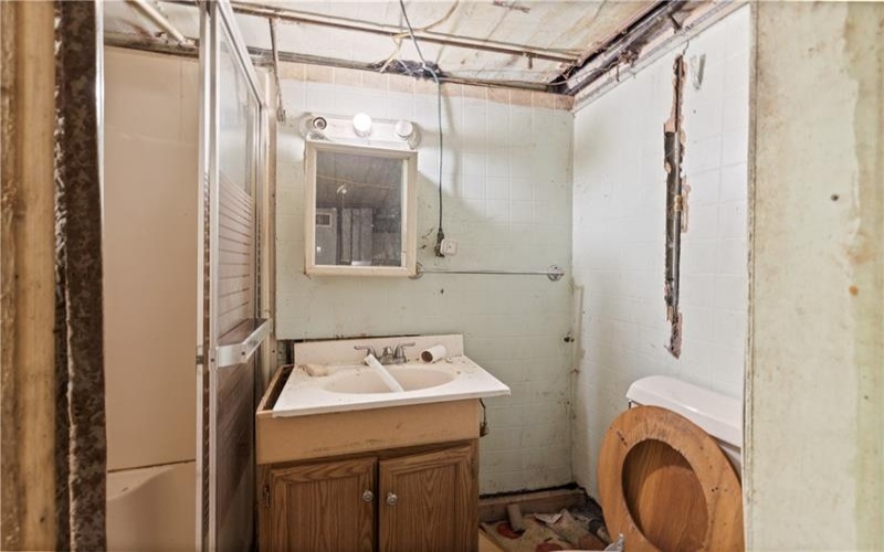 99 Charles St, Washington, 15301, 3 Bedroom Bedrooms, 6 Room Rooms,2 BathroomBathrooms,Residential,For Sale,Charles St,1778932