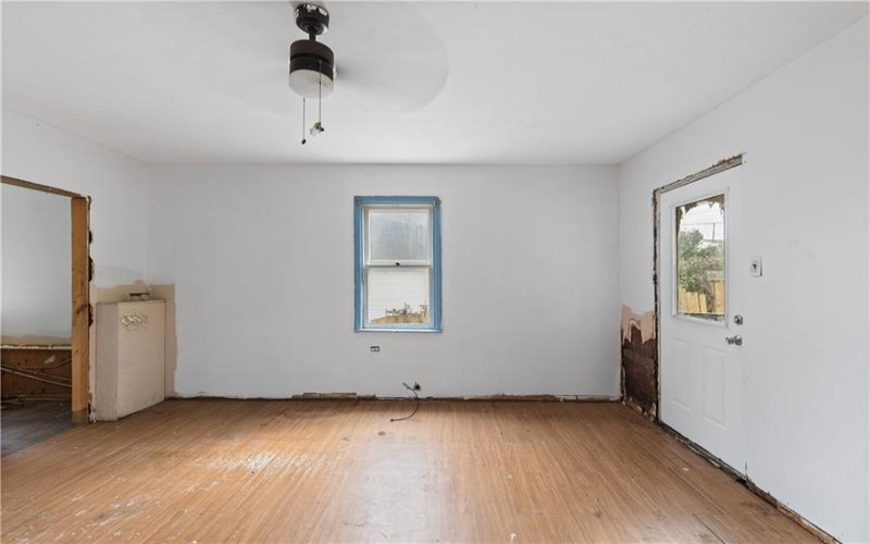 99 Charles St, Washington, 15301, 3 Bedroom Bedrooms, 6 Room Rooms,2 BathroomBathrooms,Residential,For Sale,Charles St,1778932