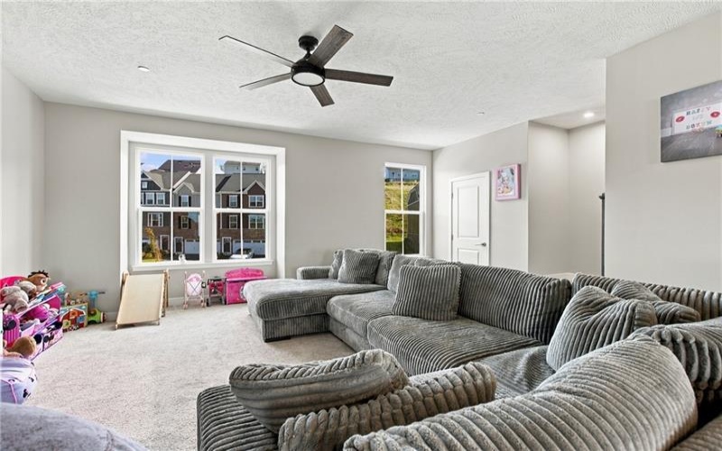 218 Yellowwood Ct, Washington, 15301, 3 Bedroom Bedrooms, 9 Room Rooms,2.1 BathroomBathrooms,Residential,For Sale,Yellowwood Ct,1779384