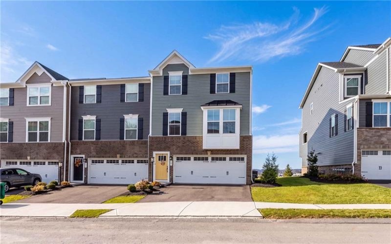 218 Yellowwood Ct, Washington, 15301, 3 Bedroom Bedrooms, 9 Room Rooms,2.1 BathroomBathrooms,Residential,For Sale,Yellowwood Ct,1779384