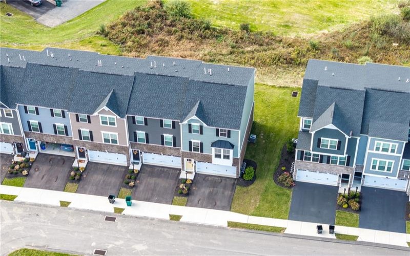 218 Yellowwood Ct, Washington, 15301, 3 Bedroom Bedrooms, 9 Room Rooms,2.1 BathroomBathrooms,Residential,For Sale,Yellowwood Ct,1779384