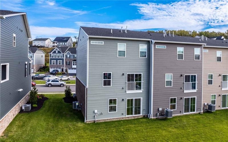 218 Yellowwood Ct, Washington, 15301, 3 Bedroom Bedrooms, 9 Room Rooms,2.1 BathroomBathrooms,Residential,For Sale,Yellowwood Ct,1779384