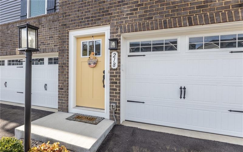 218 Yellowwood Ct, Washington, 15301, 3 Bedroom Bedrooms, 9 Room Rooms,2.1 BathroomBathrooms,Residential,For Sale,Yellowwood Ct,1779384