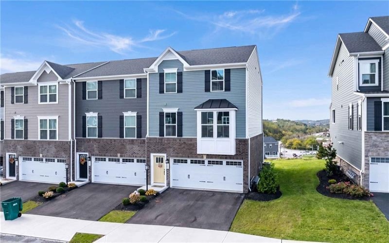 218 Yellowwood Ct, Washington, 15301, 3 Bedroom Bedrooms, 9 Room Rooms,2.1 BathroomBathrooms,Residential,For Sale,Yellowwood Ct,1779384