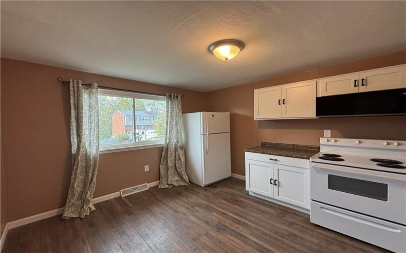 971 Academy Heights Dr, Greensburg, 15601, 3 Bedroom Bedrooms, ,1.1 BathroomBathrooms,Lease,For Rent,Academy Heights Dr,1779386