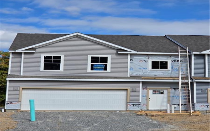 409 Millcreek Ct, West Newton, 15089, 3 Bedroom Bedrooms, ,2.1 BathroomBathrooms,Residential,For Sale,Millcreek Ct,1779392