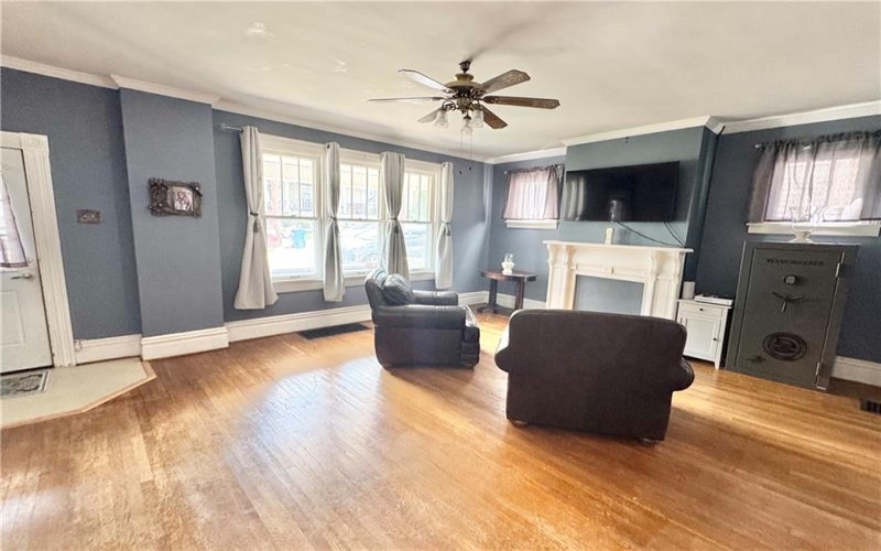 510 Market St, Scottdale, 15683, 4 Bedroom Bedrooms, 7 Room Rooms,2.1 BathroomBathrooms,Residential,For Sale,Market St,1779523