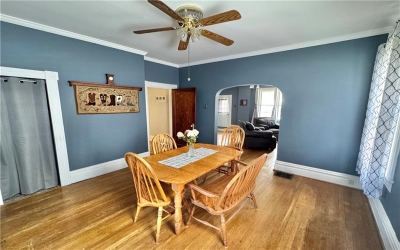 510 Market St, Scottdale, 15683, 4 Bedroom Bedrooms, 7 Room Rooms,2.1 BathroomBathrooms,Residential,For Sale,Market St,1779523