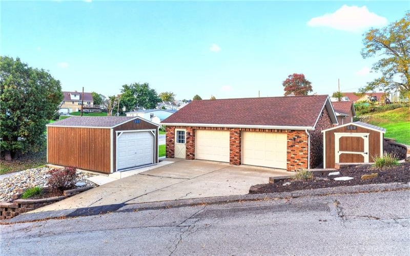 610 Blind Ln, Belle Vernon, 15012, 3 Bedroom Bedrooms, 7 Room Rooms,2 BathroomBathrooms,Residential,For Sale,Blind Ln,1779426