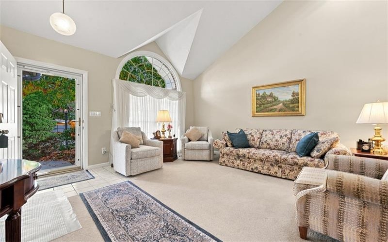 379 Country View Drive, Lower Burrell, 15068, 3 Bedroom Bedrooms, 10 Room Rooms,2 BathroomBathrooms,Residential,For Sale,Country View Drive,1779441