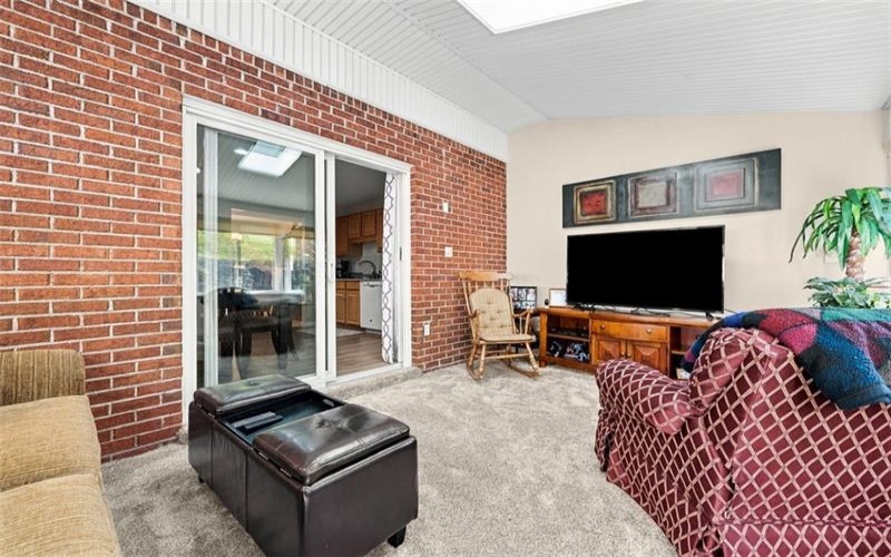 379 Country View Drive, Lower Burrell, 15068, 3 Bedroom Bedrooms, 10 Room Rooms,2 BathroomBathrooms,Residential,For Sale,Country View Drive,1779441