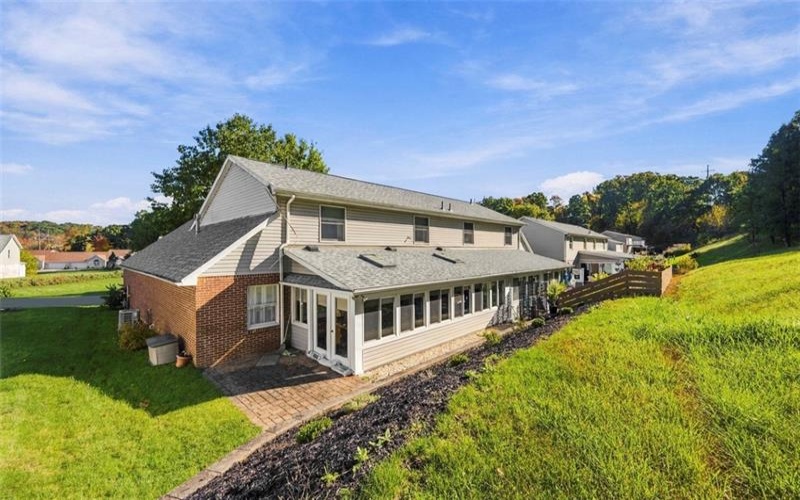 379 Country View Drive, Lower Burrell, 15068, 3 Bedroom Bedrooms, 10 Room Rooms,2 BathroomBathrooms,Residential,For Sale,Country View Drive,1779441