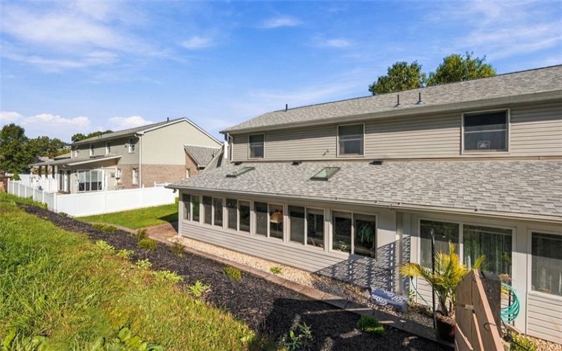 379 Country View Drive, Lower Burrell, 15068, 3 Bedroom Bedrooms, 10 Room Rooms,2 BathroomBathrooms,Residential,For Sale,Country View Drive,1779441