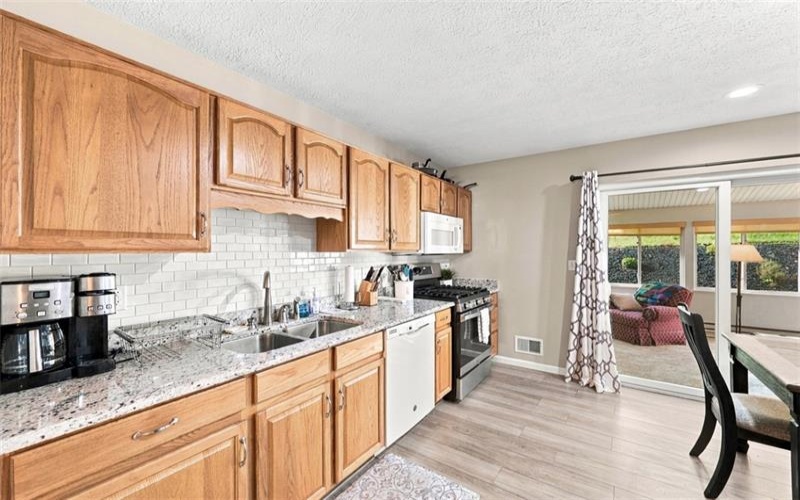 379 Country View Drive, Lower Burrell, 15068, 3 Bedroom Bedrooms, 10 Room Rooms,2 BathroomBathrooms,Residential,For Sale,Country View Drive,1779441