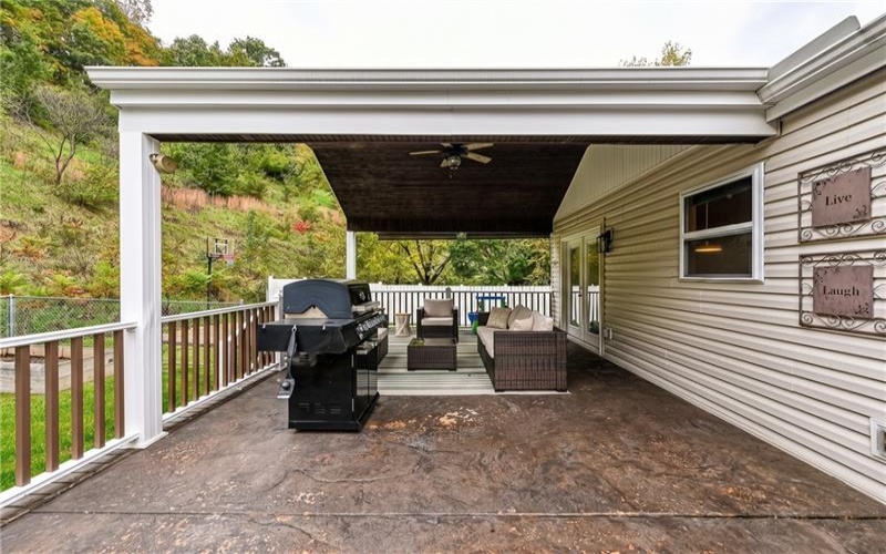 118 Stratford Ct, New Stanton, 15672, 4 Bedroom Bedrooms, 9 Room Rooms,3 BathroomBathrooms,Residential,For Sale,Stratford Ct,1779511