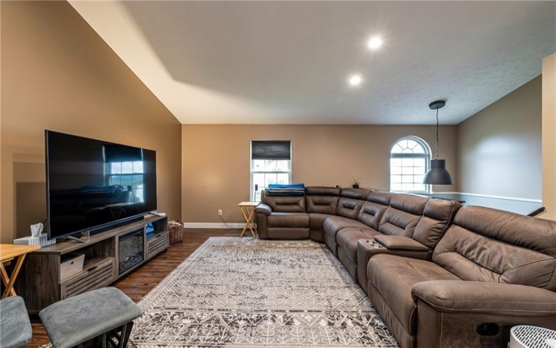 118 Stratford Ct, New Stanton, 15672, 4 Bedroom Bedrooms, 9 Room Rooms,3 BathroomBathrooms,Residential,For Sale,Stratford Ct,1779511