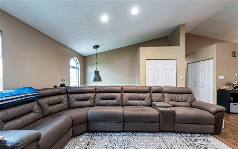 118 Stratford Ct, New Stanton, 15672, 4 Bedroom Bedrooms, 9 Room Rooms,3 BathroomBathrooms,Residential,For Sale,Stratford Ct,1779511