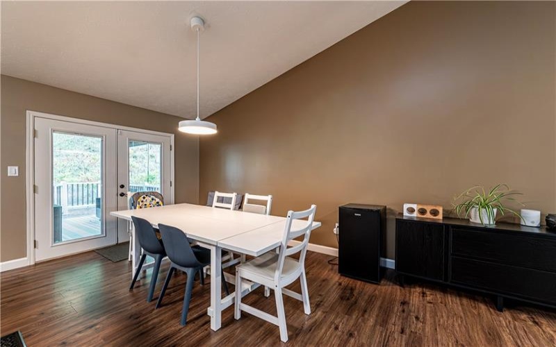 118 Stratford Ct, New Stanton, 15672, 4 Bedroom Bedrooms, 9 Room Rooms,3 BathroomBathrooms,Residential,For Sale,Stratford Ct,1779511