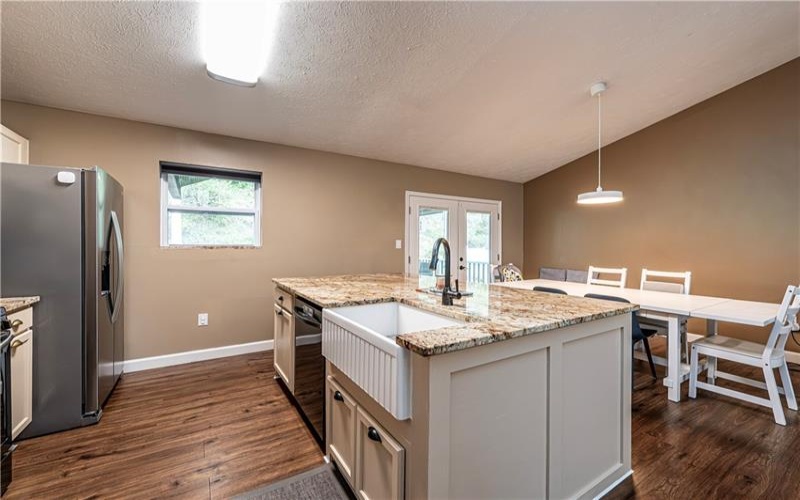 118 Stratford Ct, New Stanton, 15672, 4 Bedroom Bedrooms, 9 Room Rooms,3 BathroomBathrooms,Residential,For Sale,Stratford Ct,1779511