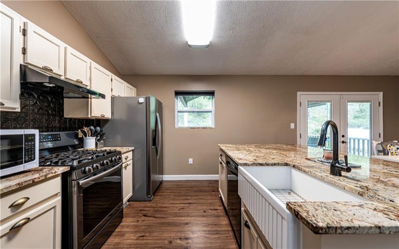 118 Stratford Ct, New Stanton, 15672, 4 Bedroom Bedrooms, 9 Room Rooms,3 BathroomBathrooms,Residential,For Sale,Stratford Ct,1779511