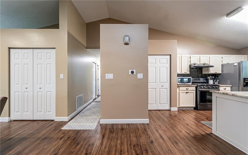 118 Stratford Ct, New Stanton, 15672, 4 Bedroom Bedrooms, 9 Room Rooms,3 BathroomBathrooms,Residential,For Sale,Stratford Ct,1779511