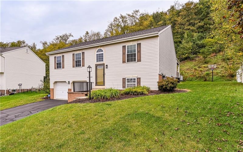 118 Stratford Ct, New Stanton, 15672, 4 Bedroom Bedrooms, 9 Room Rooms,3 BathroomBathrooms,Residential,For Sale,Stratford Ct,1779511