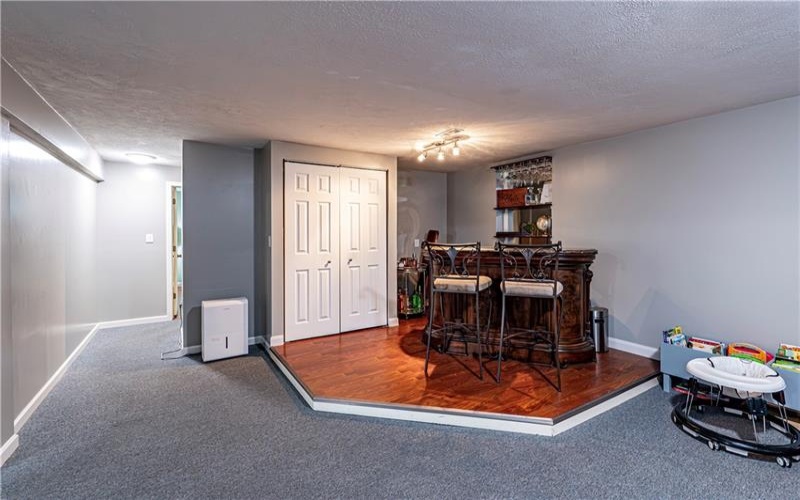 118 Stratford Ct, New Stanton, 15672, 4 Bedroom Bedrooms, 9 Room Rooms,3 BathroomBathrooms,Residential,For Sale,Stratford Ct,1779511
