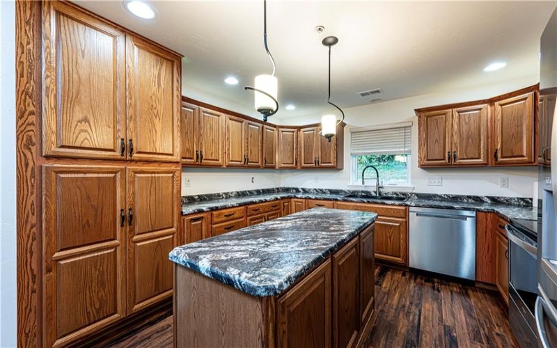 563 Sunview Cir, Latrobe, 15650, 3 Bedroom Bedrooms, 7 Room Rooms,2 BathroomBathrooms,Residential,For Sale,Sunview Cir,1779532