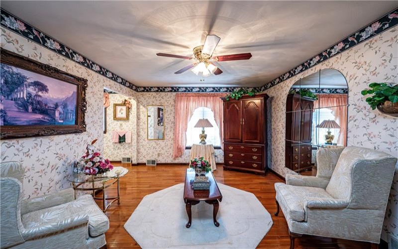 122 Farmington Pl, Greensburg, 15601, 4 Bedroom Bedrooms, ,4 BathroomBathrooms,Residential,For Sale,Farmington Pl,1779616
