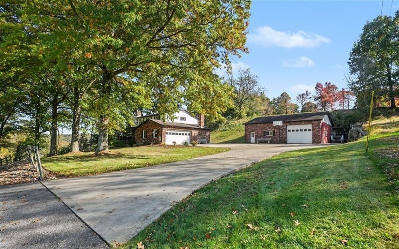 29 Woodland Road, Hickory, 15340, 4 Bedroom Bedrooms, 11 Room Rooms,2.1 BathroomBathrooms,Residential,For Sale,Woodland Road,1779142