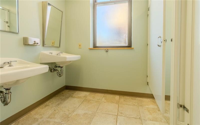 129 Pennsylvania Ave, Greensburg, 15601, ,Commercial-industrial-business,For Sale,Pennsylvania Ave,1779883